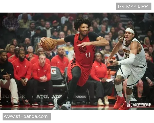 格兰特上半场表现出色9投4中斩获15分3篮板三分球命中率高达50